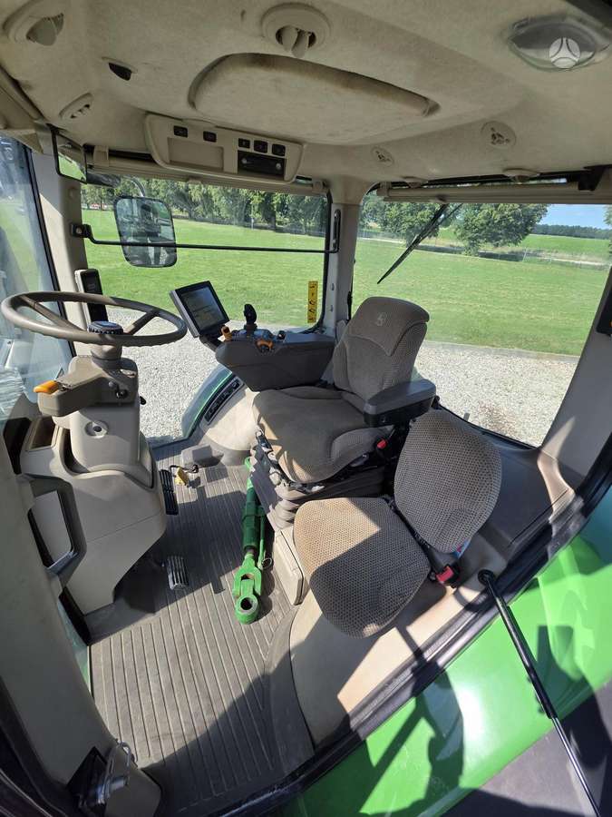John Deere 7310R, tractors