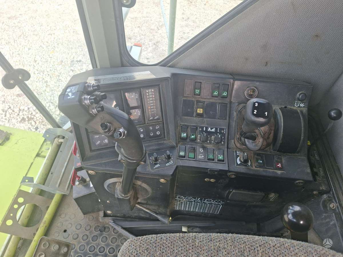 Claas Dominator MEGA 218, kombainai