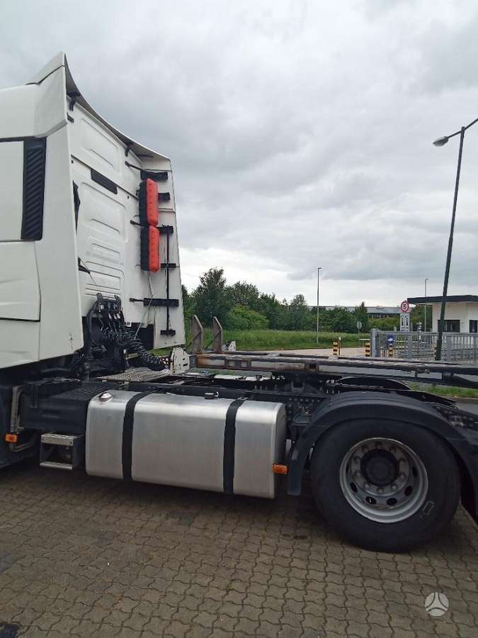Renault T440 High cab, double sleeper