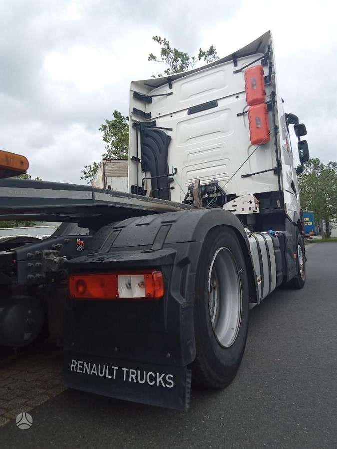 Renault T440 High cab, double sleeper