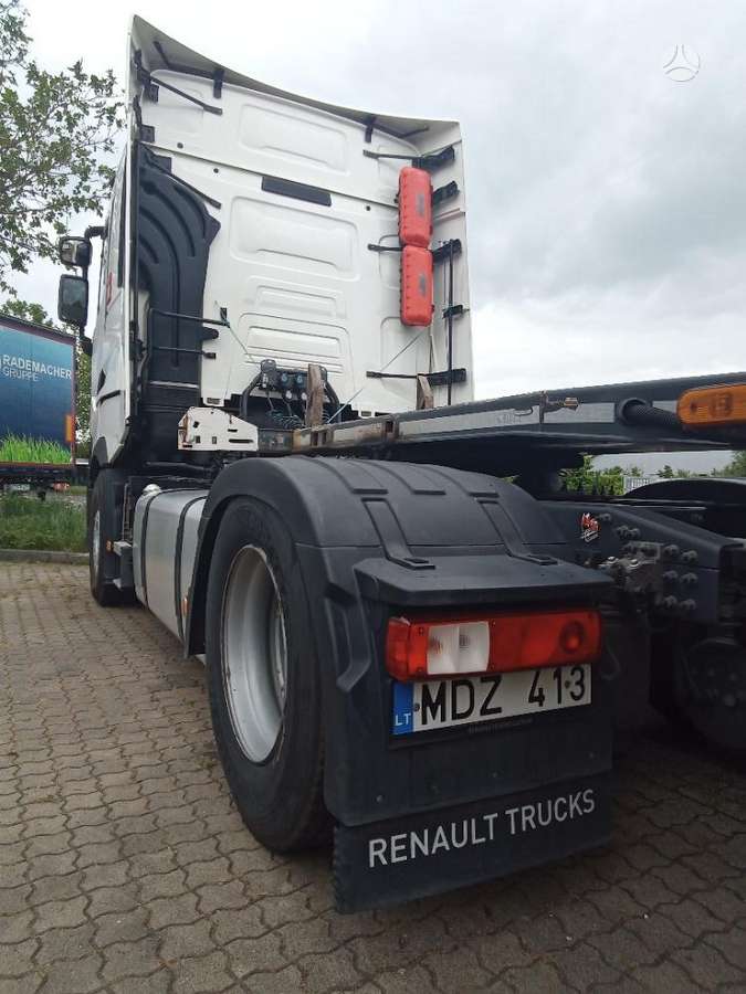 Renault T440 High cab, double sleeper