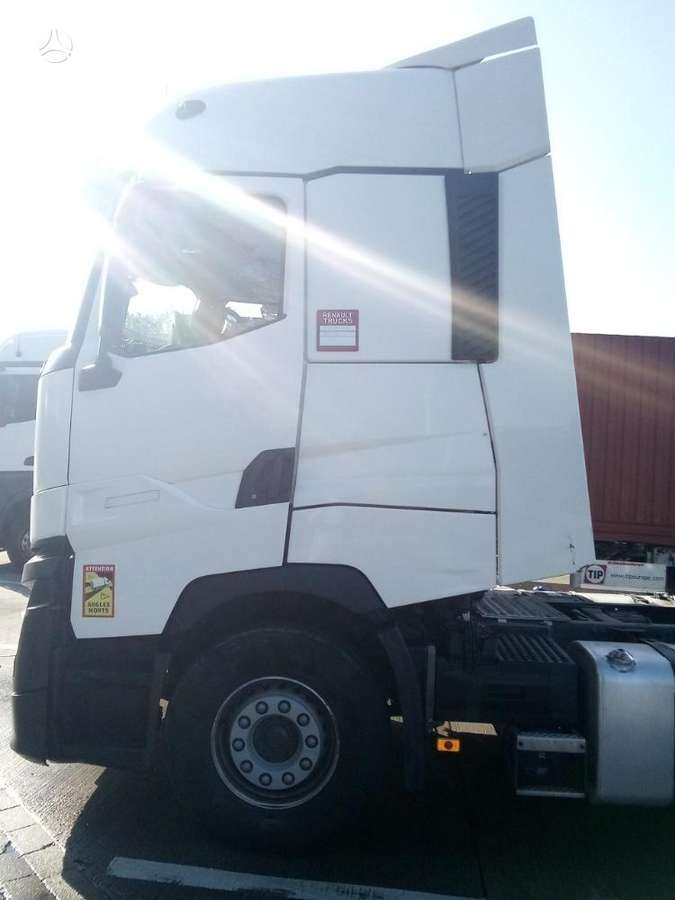 Renault T440 High cab, double sleeper