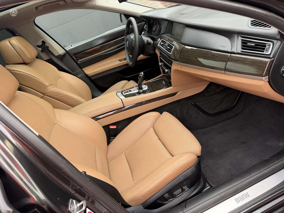 BMW 730, 3.0 l., Седан