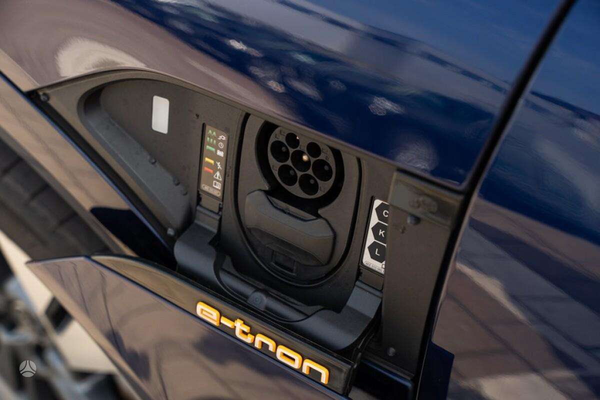 Audi e-tron Sportback, off-road / crossover