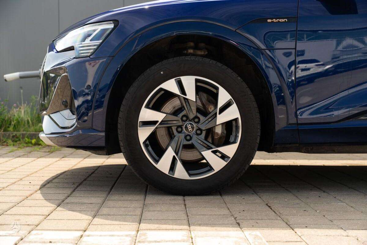 Audi e-tron Sportback, off-road / crossover