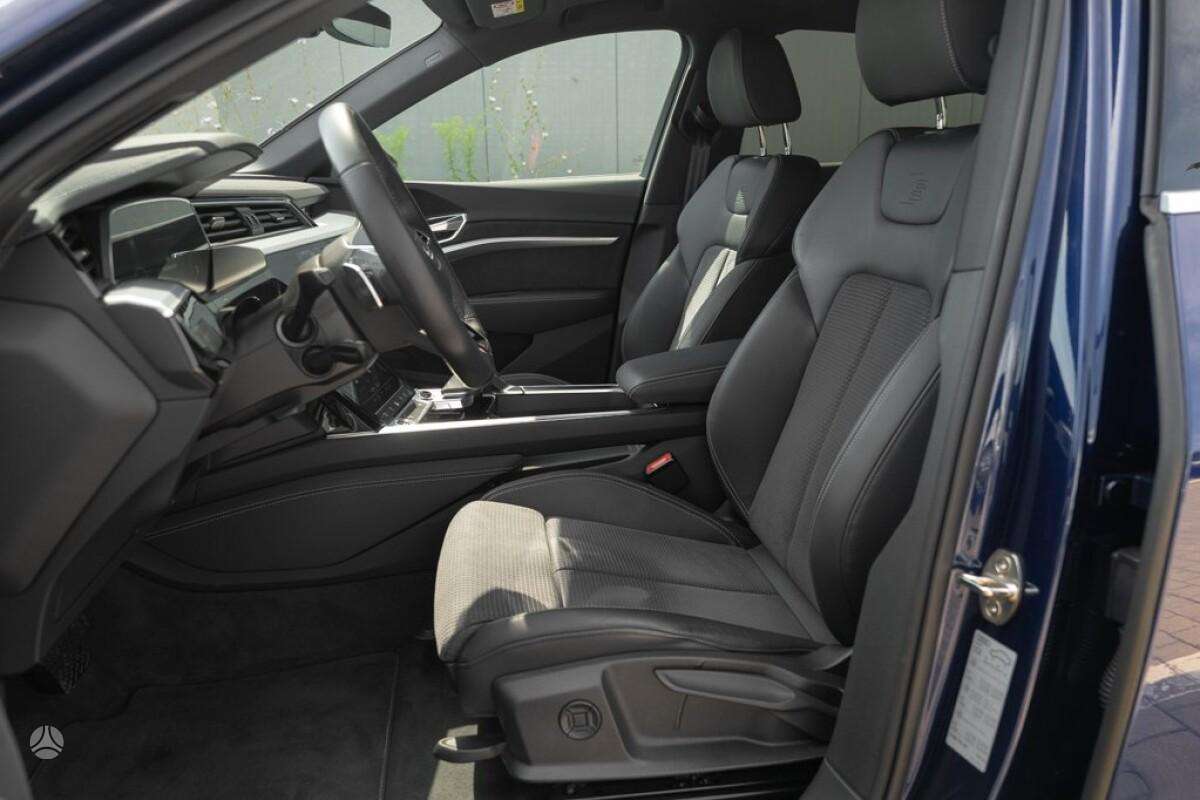Audi e-tron Sportback, off-road / crossover