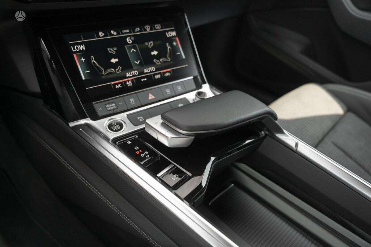 Audi e-tron Sportback, off-road / crossover