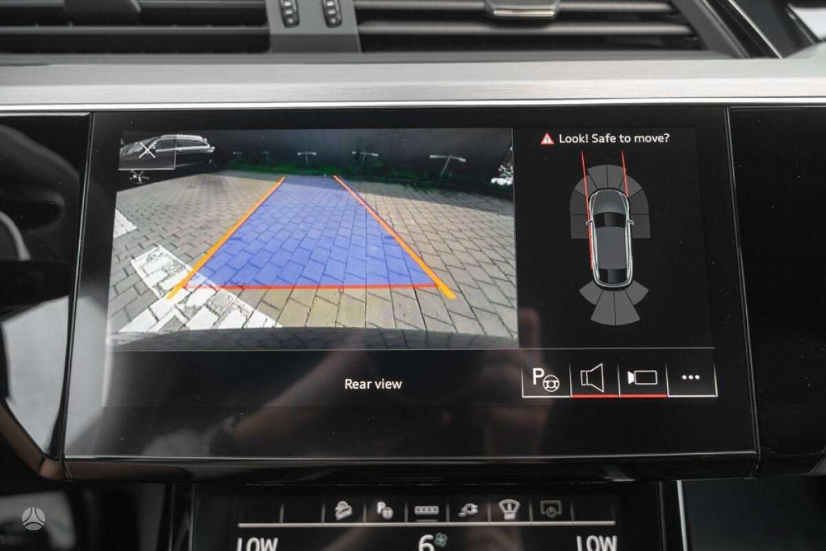 Audi e-tron Sportback, off-road / crossover