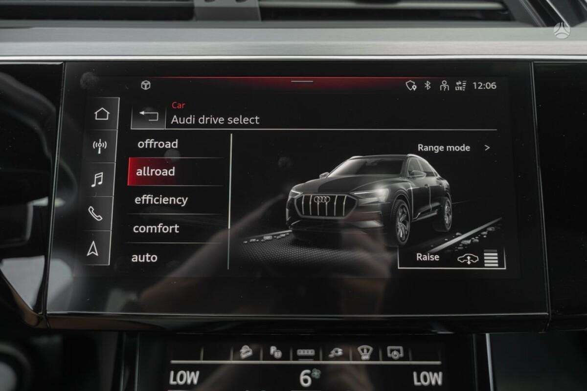 Audi e-tron Sportback, off-road / crossover