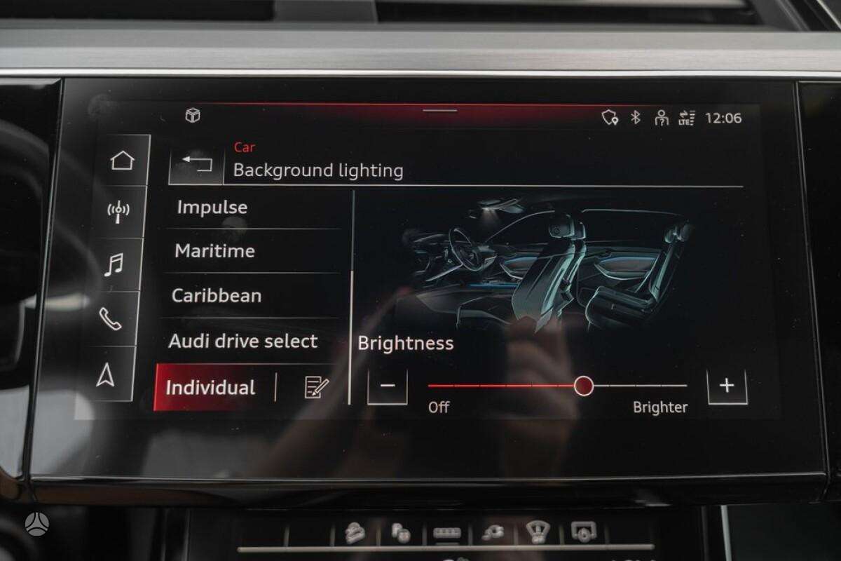 Audi e-tron Sportback, off-road / crossover
