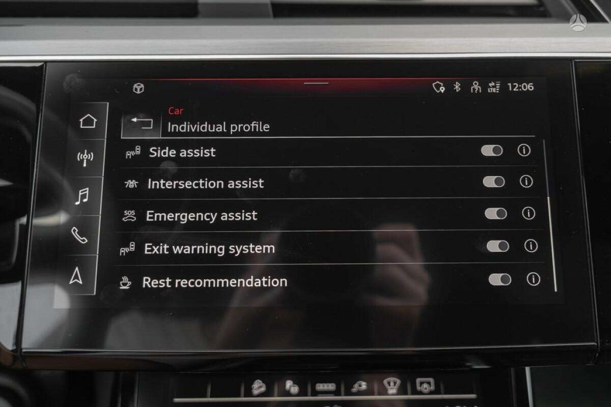 Audi e-tron Sportback, off-road / crossover