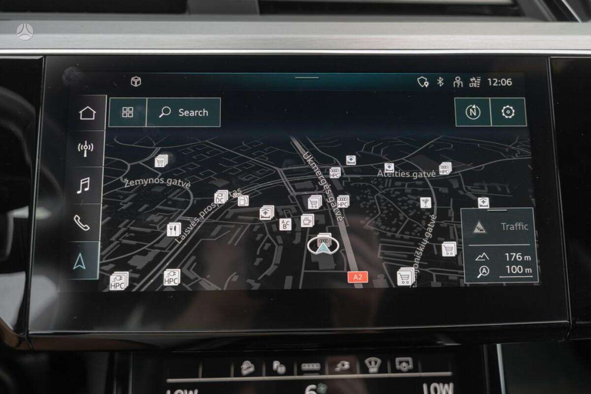 Audi e-tron Sportback, off-road / crossover