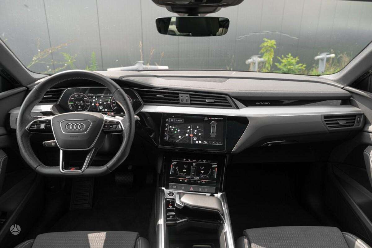 Audi e-tron Sportback, off-road / crossover