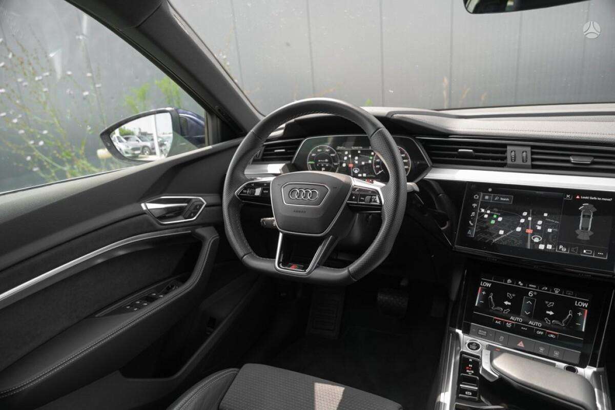 Audi e-tron Sportback, off-road / crossover