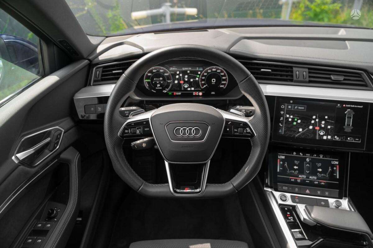 Audi e-tron Sportback, off-road / crossover