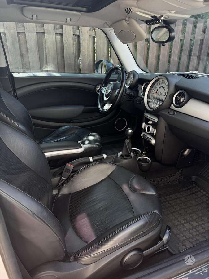 Mini Cooper, 1.6 l., hatchback