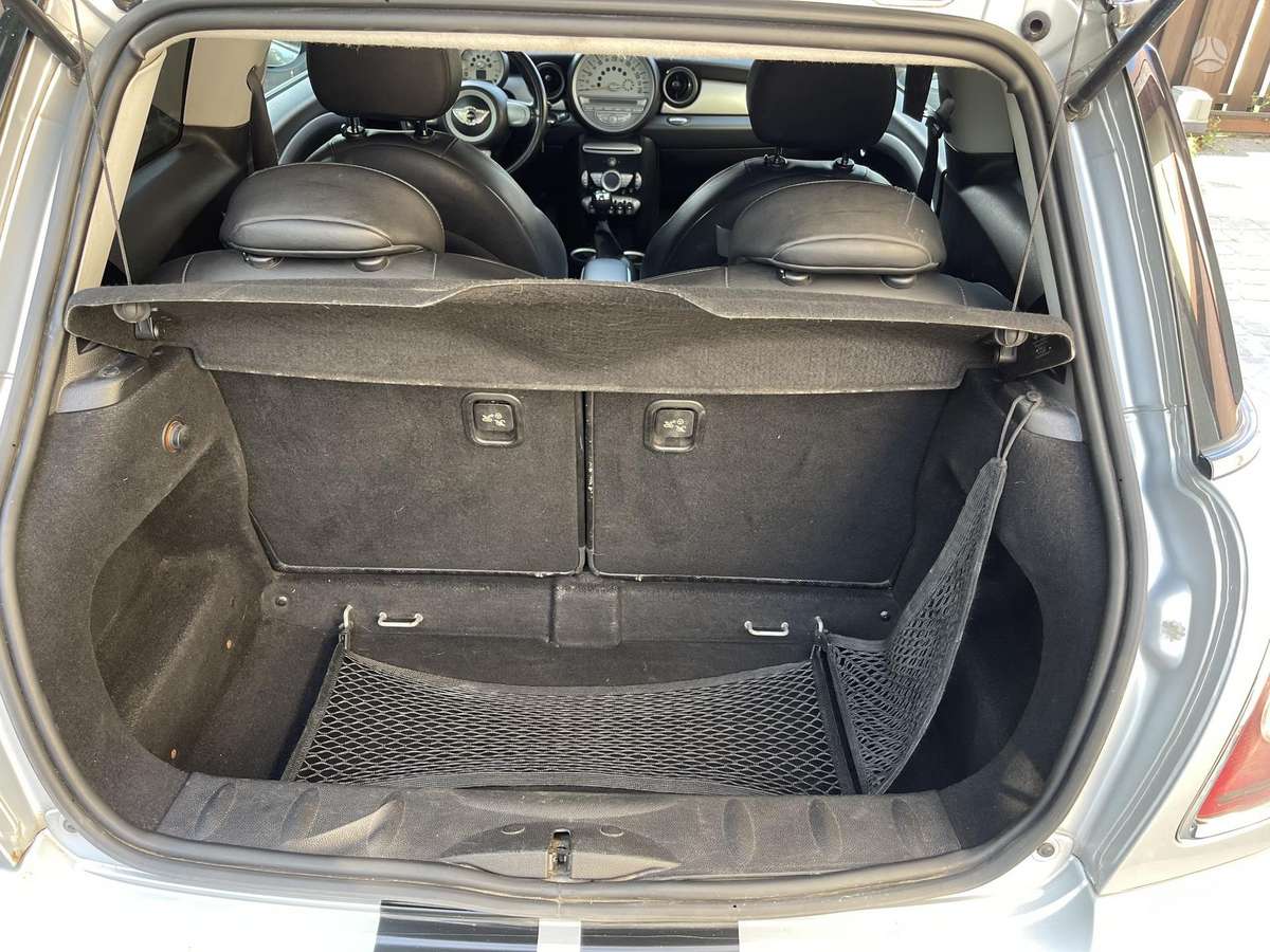 Mini Cooper, 1.6 l., hatchback