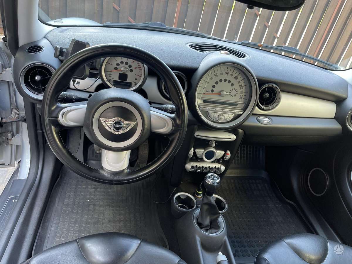 Mini Cooper, 1.6 l., hatchback
