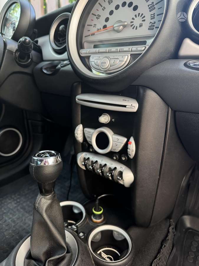 Mini Cooper, 1.6 l., hatchback
