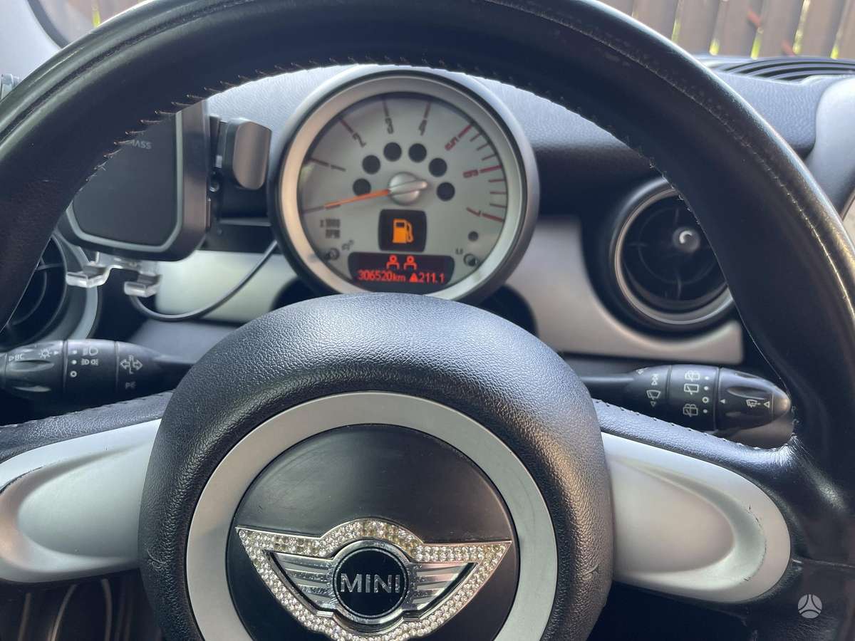 Mini Cooper, 1.6 l., hatchback