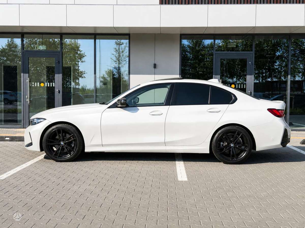 BMW 330, 2.0 l., Седан