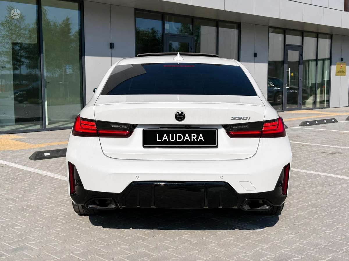 BMW 330, 2.0 l., Седан