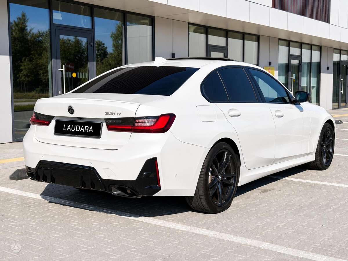 BMW 330, 2.0 l., Седан