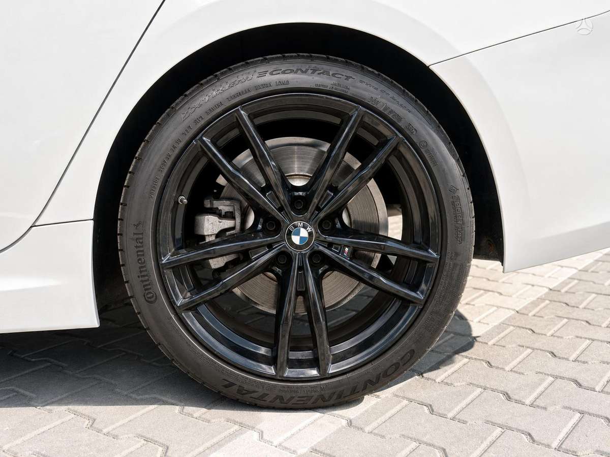 BMW 330, 2.0 l., Седан