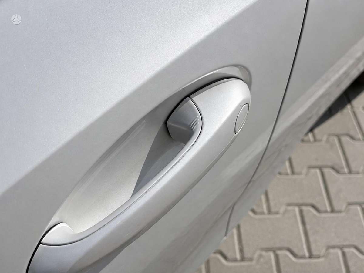 BMW 330, 2.0 l., Седан