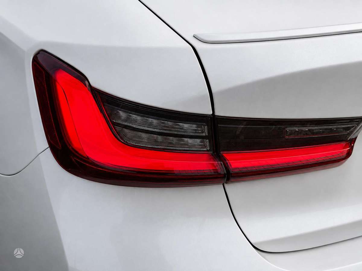 BMW 330, 2.0 l., Седан