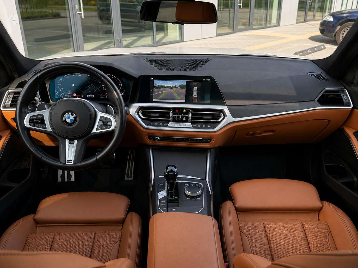 BMW 330, 2.0 l., Седан