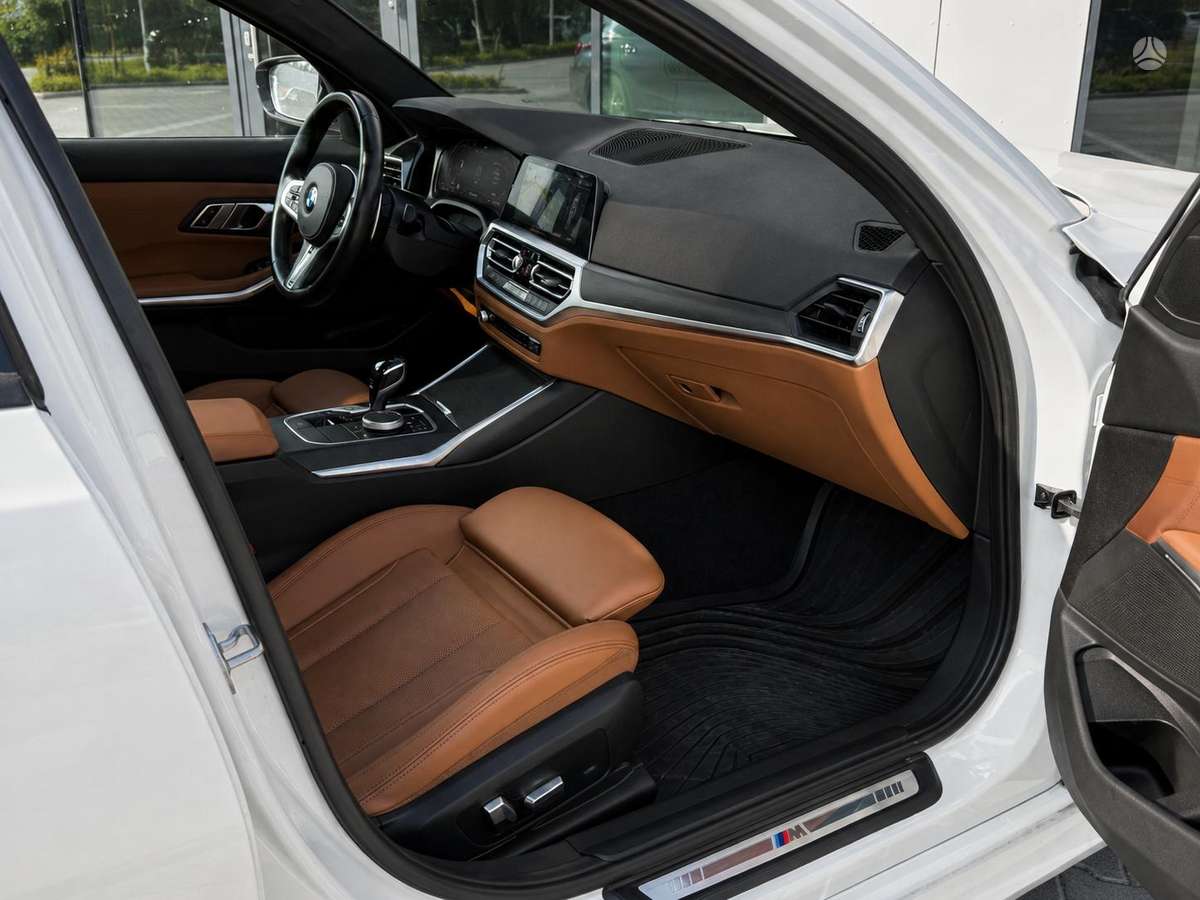 BMW 330, 2.0 l., Седан