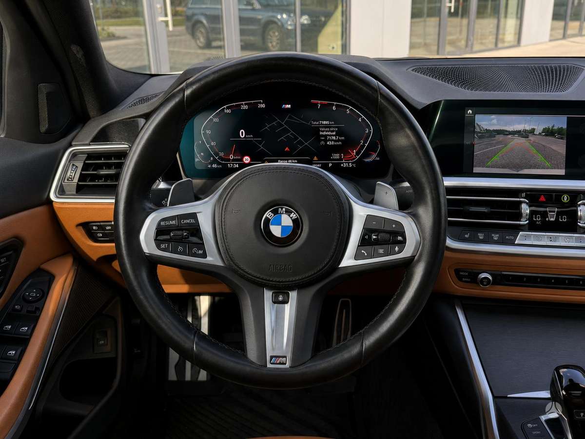 BMW 330, 2.0 l., Седан