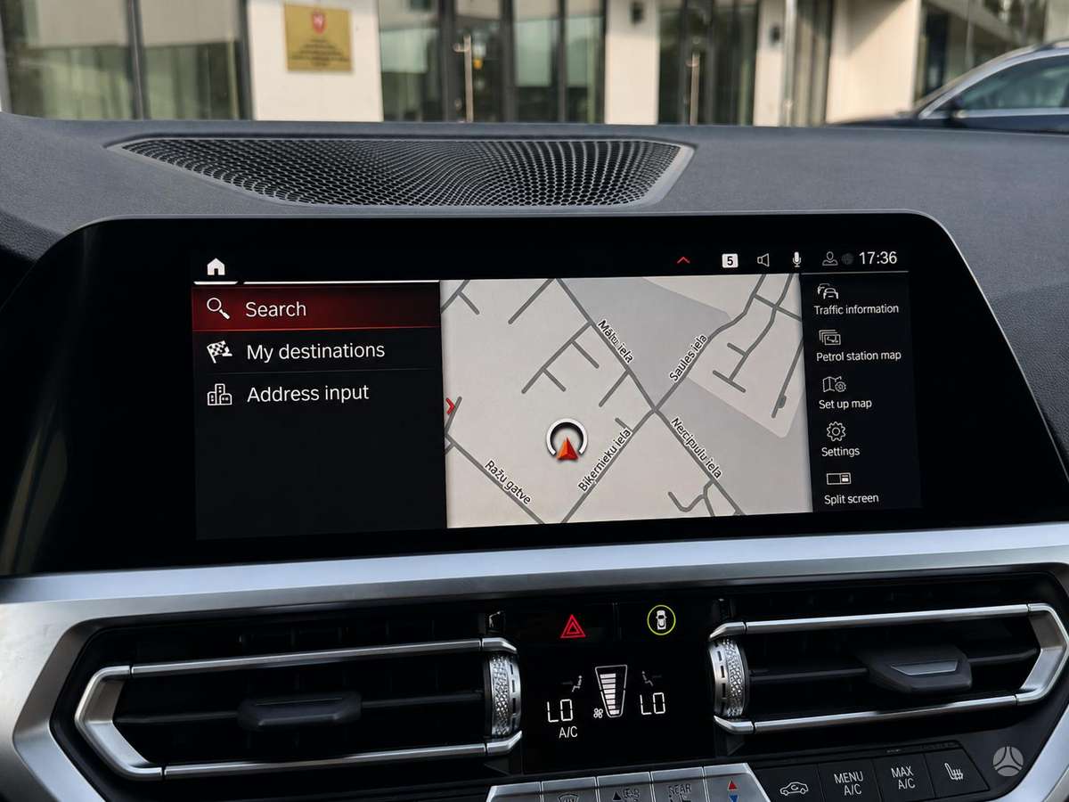 BMW 330, 2.0 l., Седан