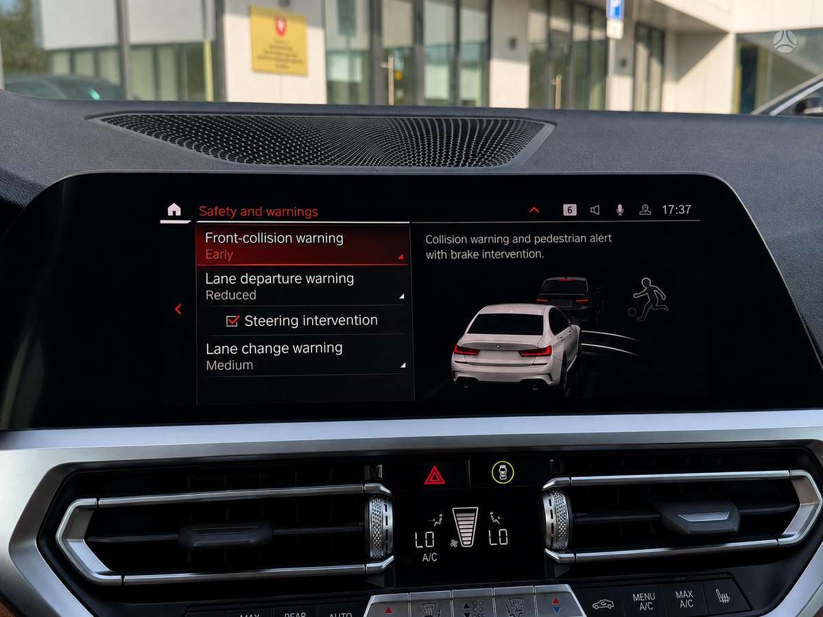 BMW 330, 2.0 l., Седан
