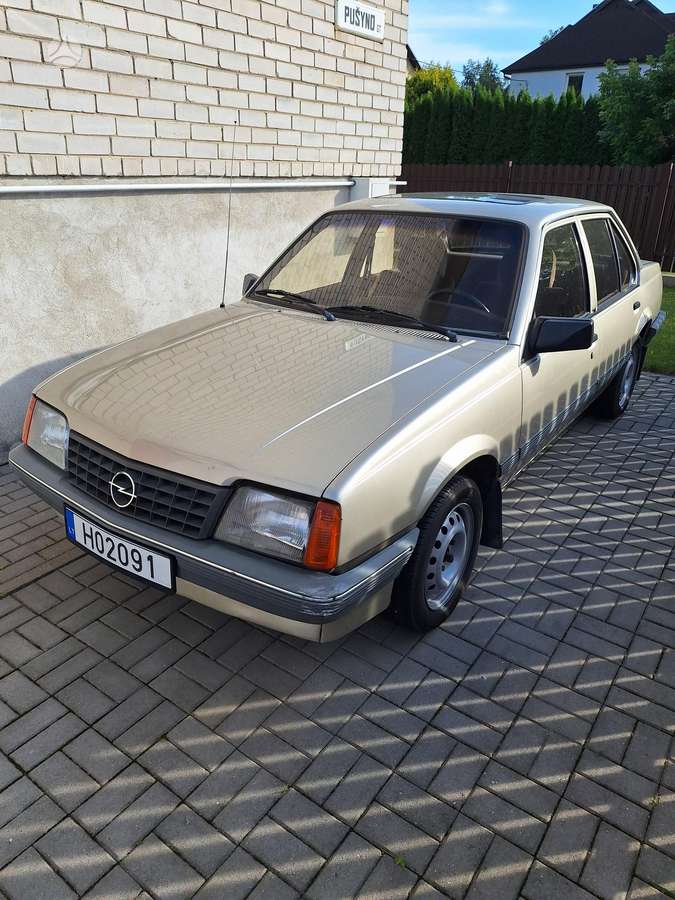 Opel Ascona, 1.8 l., Седан