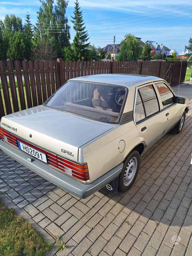 Opel Ascona, 1.8 l., Седан