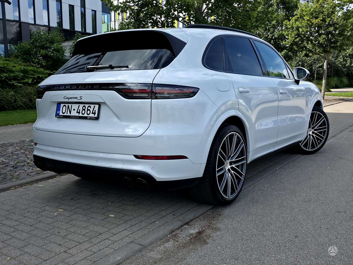 Porsche Cayenne - 4