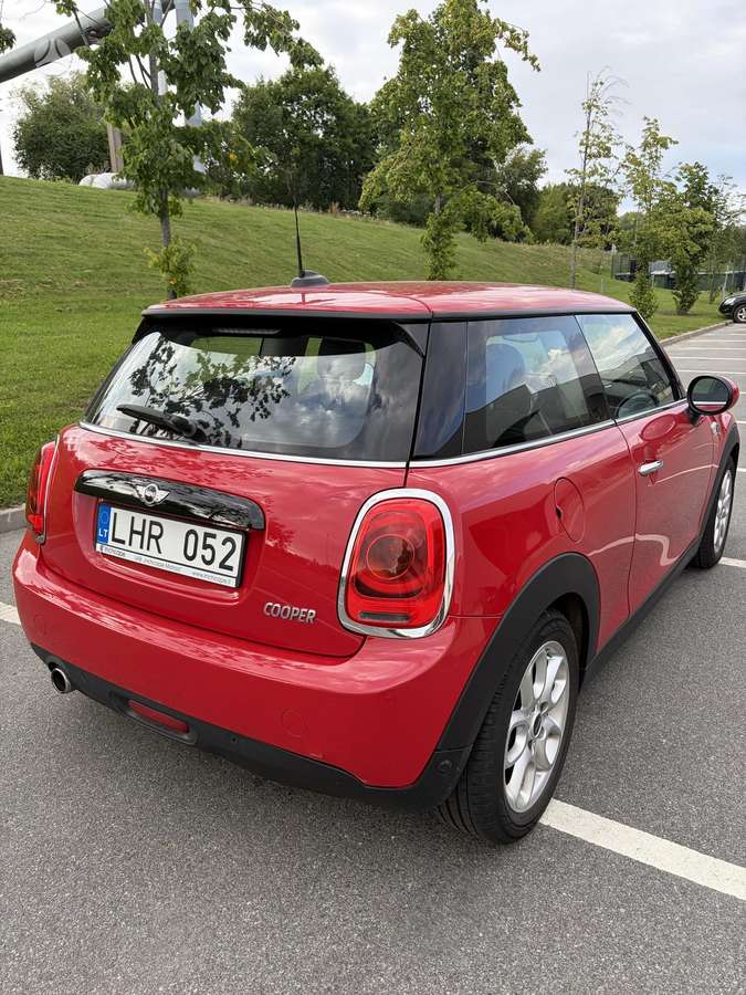 Mini Cooper, 1.5 l., hatchback