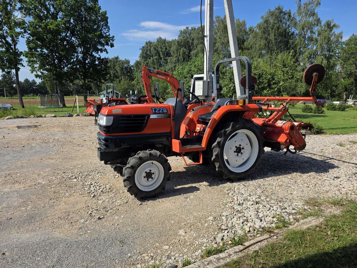 Kubota T220, tractors