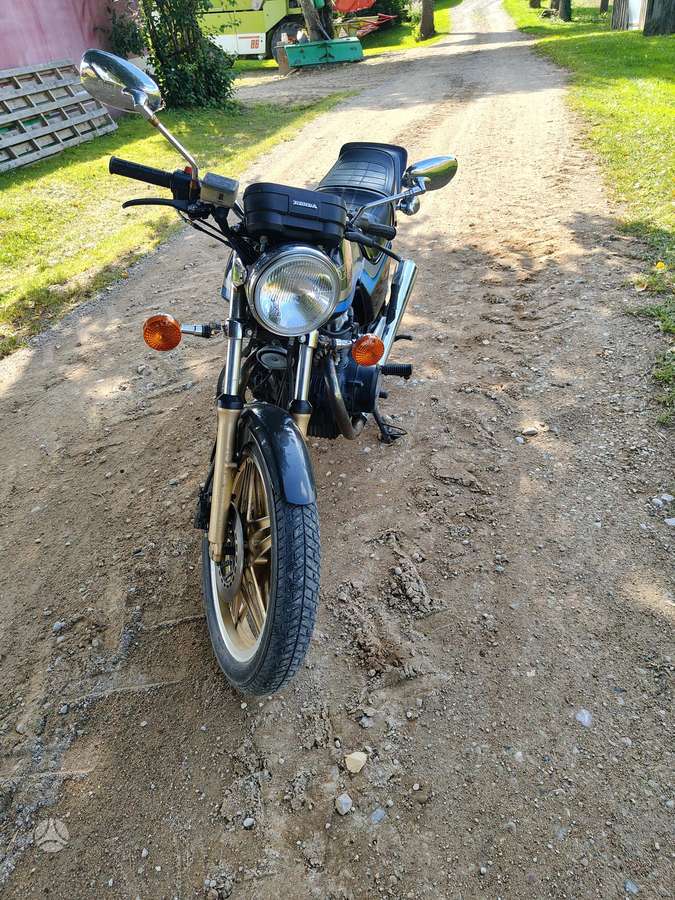 Honda CB 400cc, street / classic