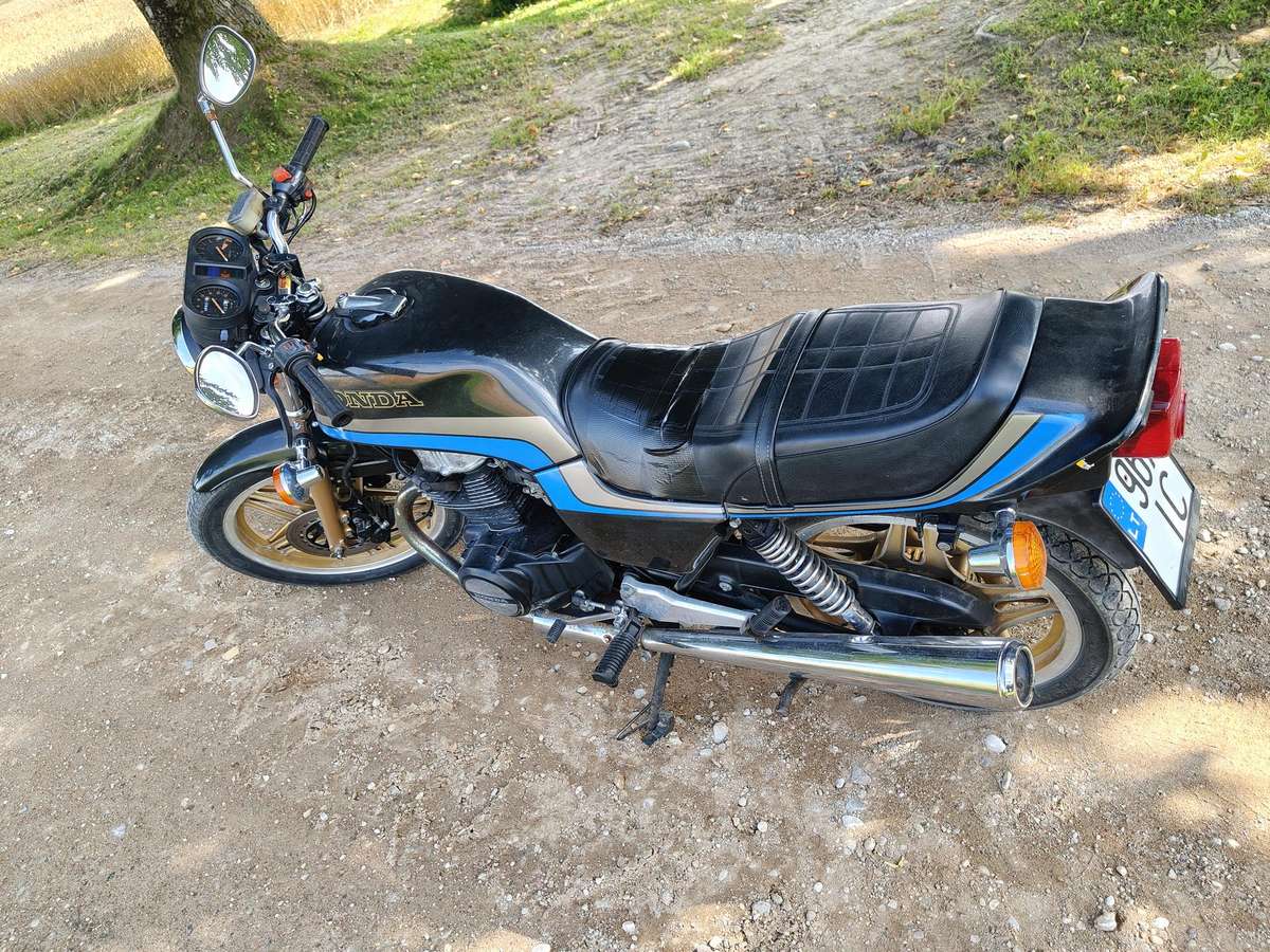 Honda CB 400cc, street / classic