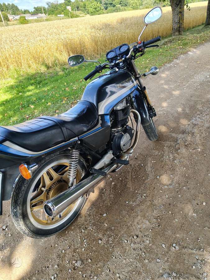 Honda CB 400cc, street / classic