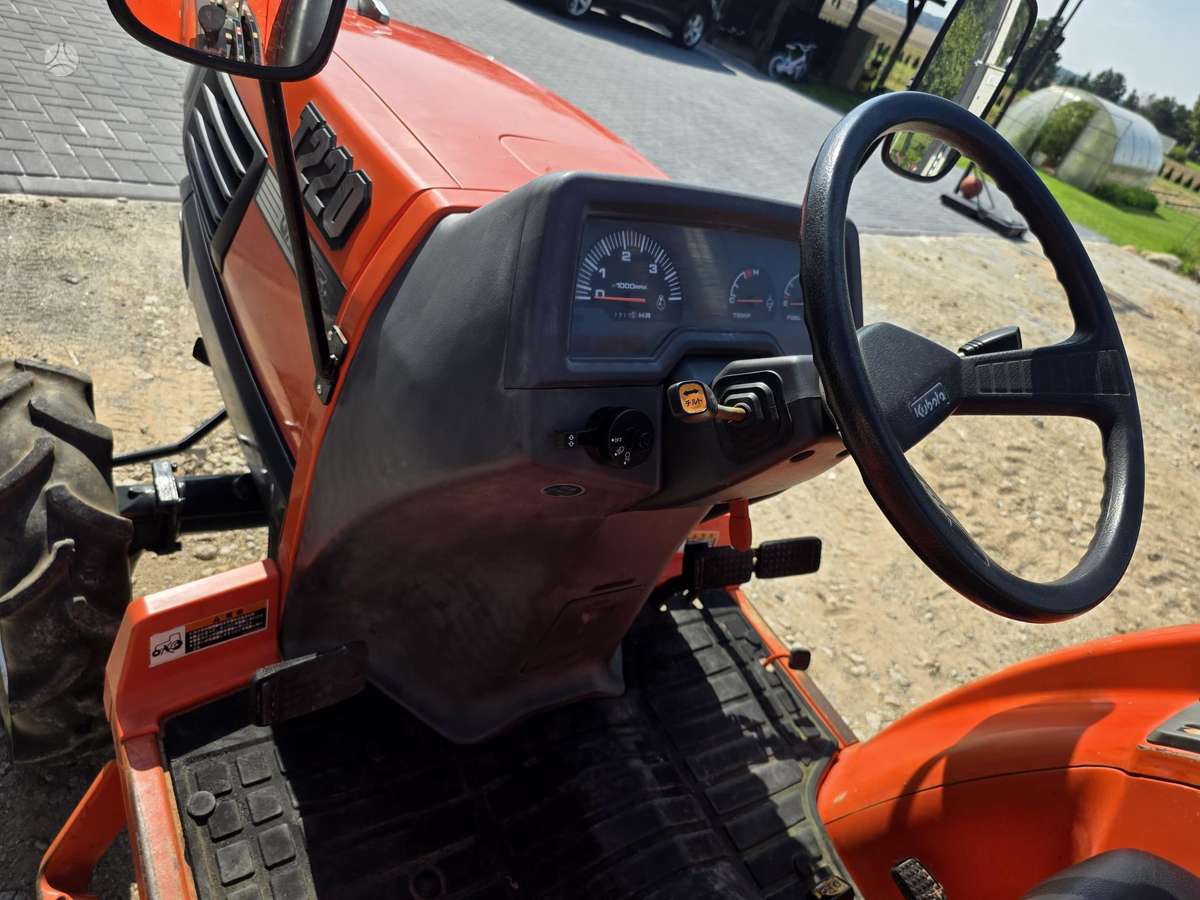 Kubota T220, tractors