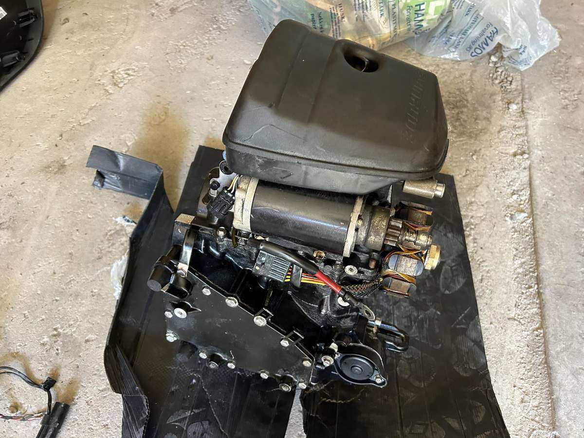 Tohatsu 25, two stroke outdoor motors