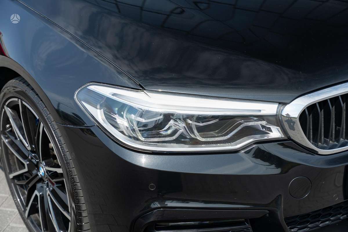BMW 530, universalas