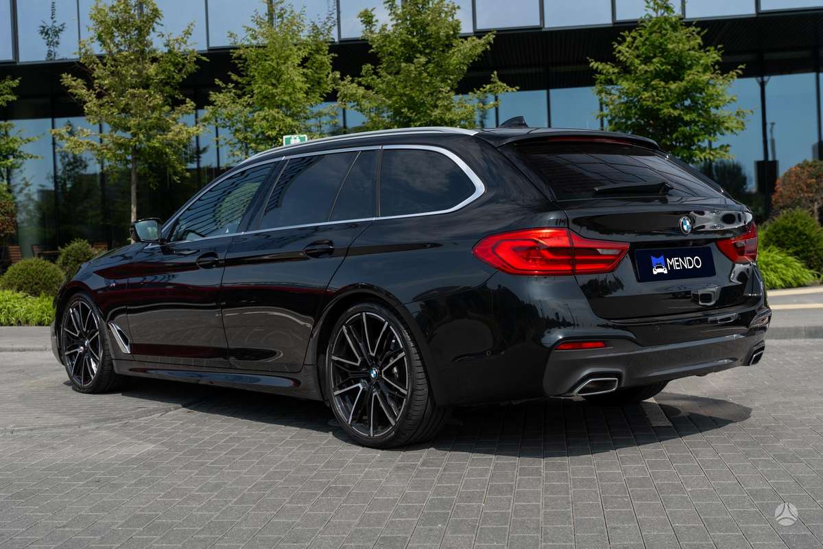 BMW 530, universalas
