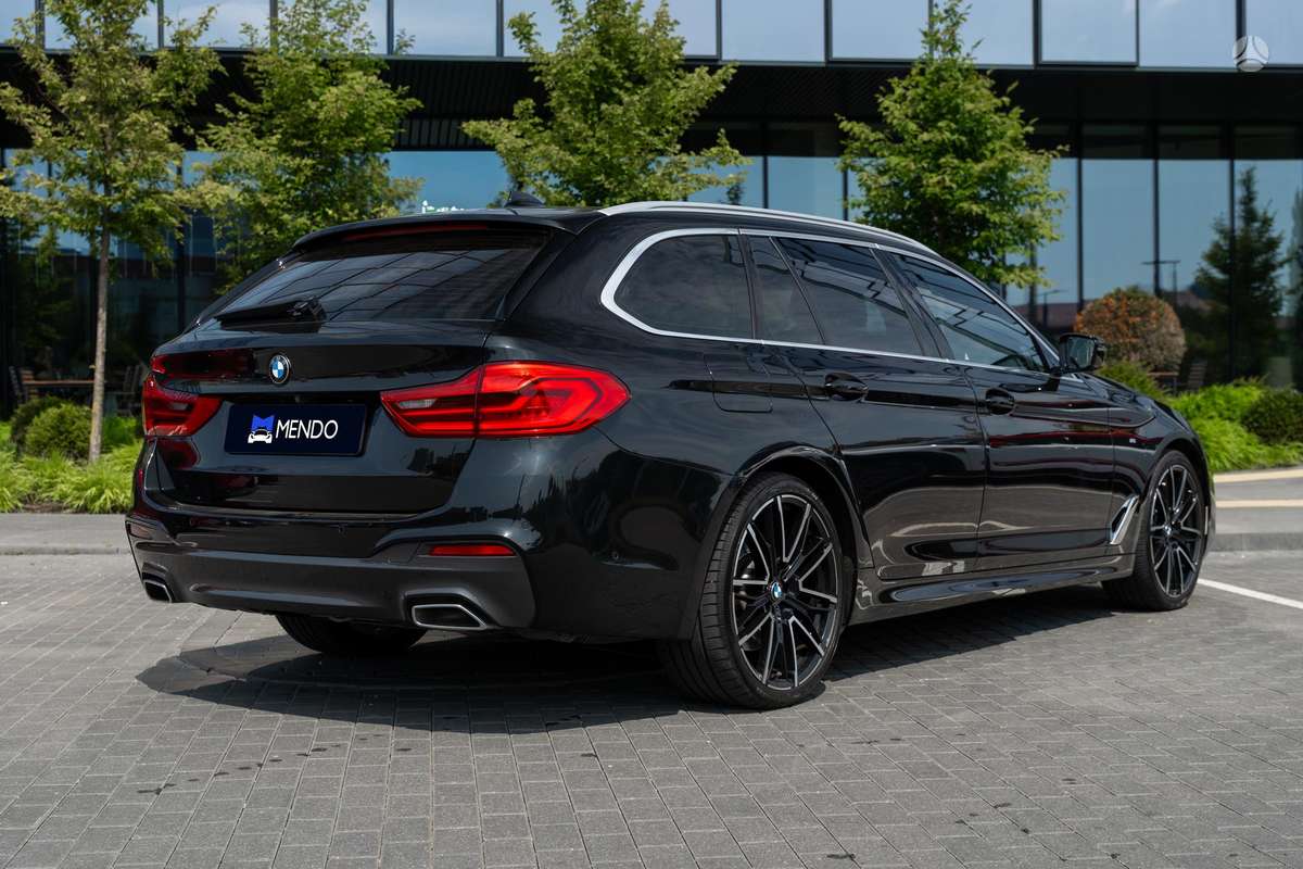 BMW 530, universalas