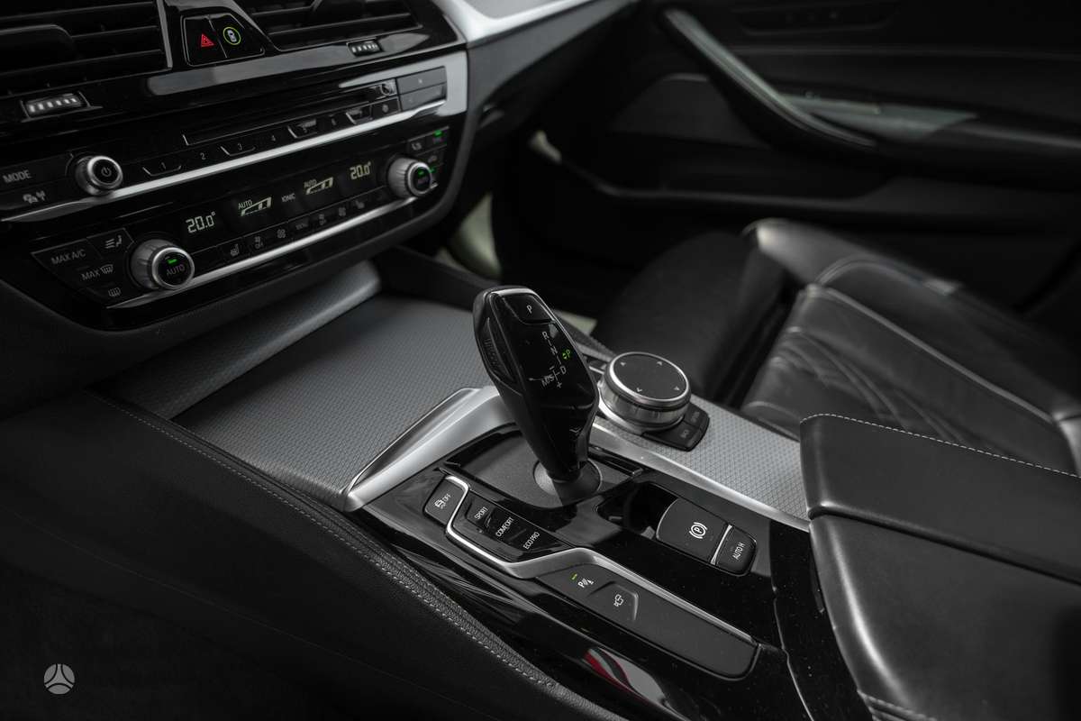 BMW 530, universalas