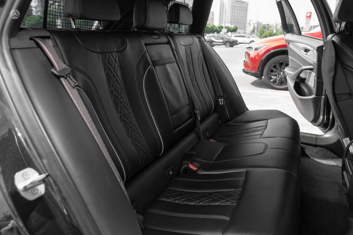 BMW 530, universalas